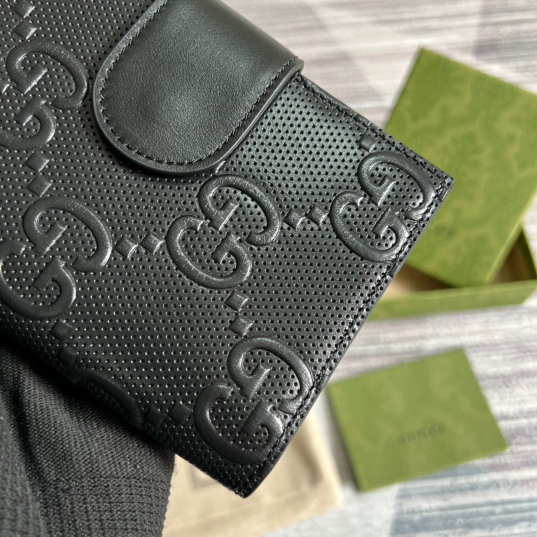 Gvc*1 GG Embossed Passport Case Black For Men 5.7in/10.5cm 724562 1W3AN 1000