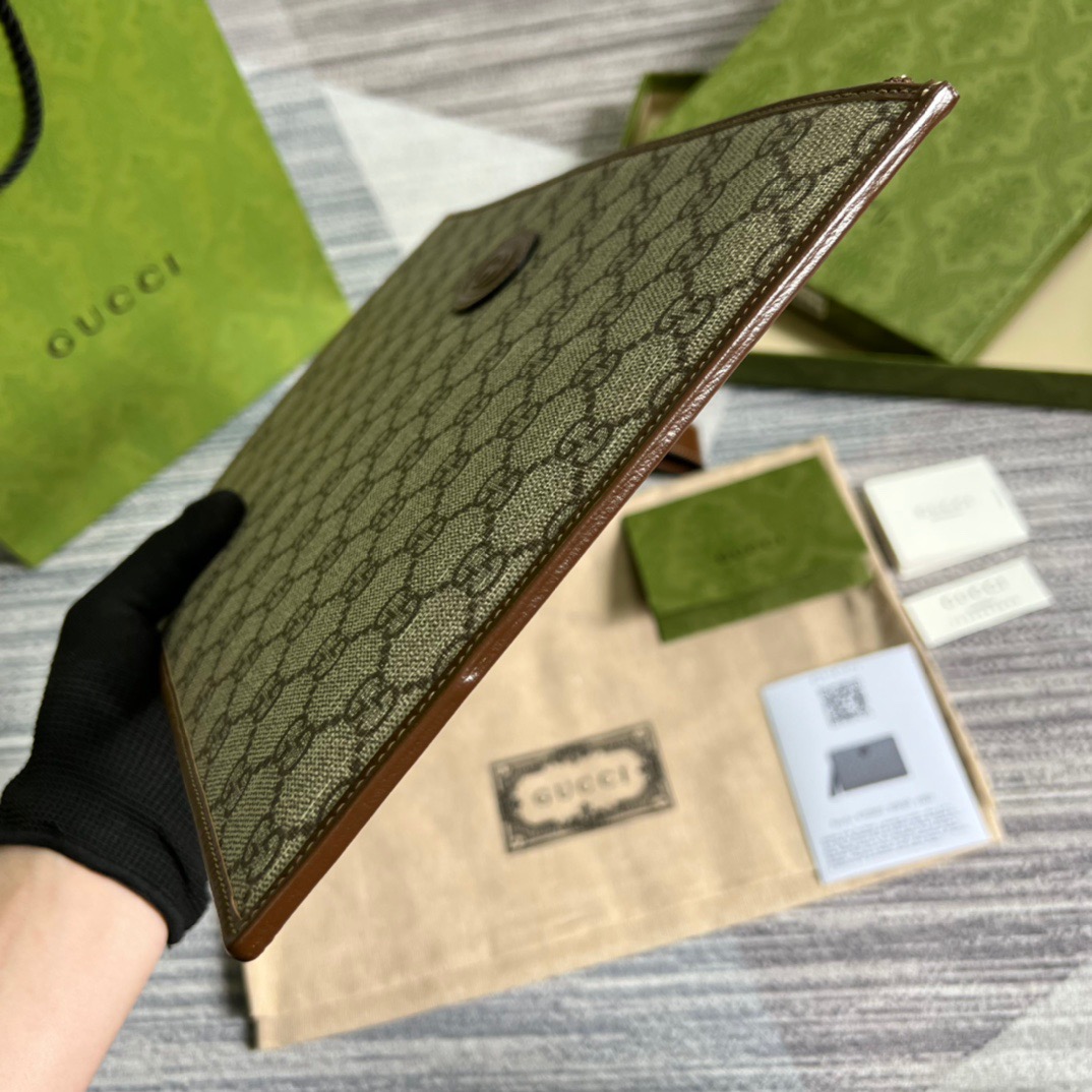 Pouch With Interlocking G Brown For Men 12in/30.5cm 672953 92TCG 8563