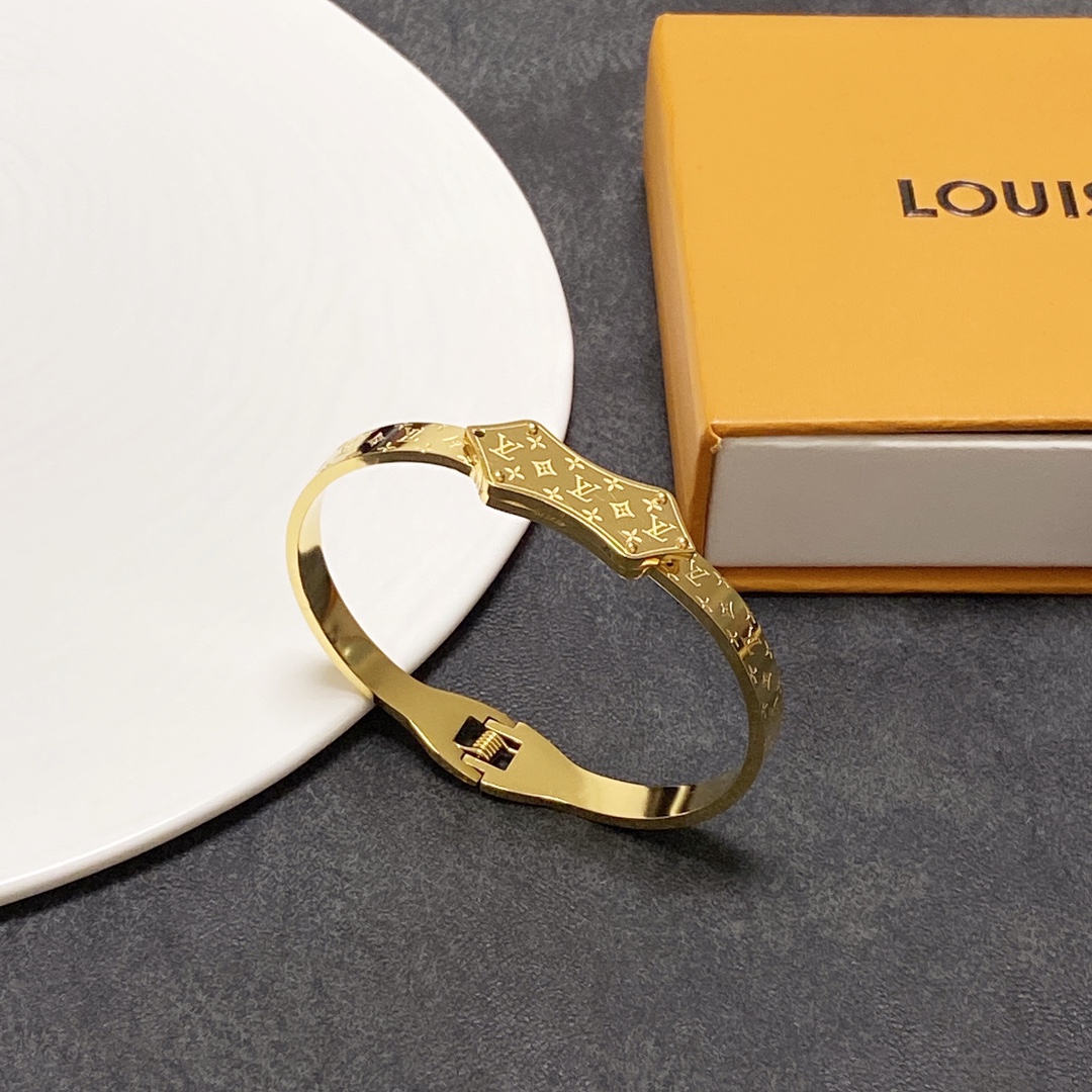 L0vis Vvtt0n LV Titan Bracelet Gold Tone For Women