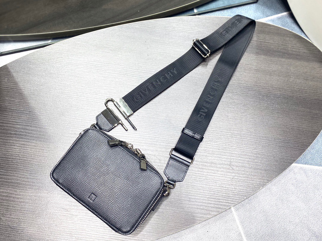 Givenchy Antigona Grained Camera Bag Black For Women‎ 7.3in/18.5cm
