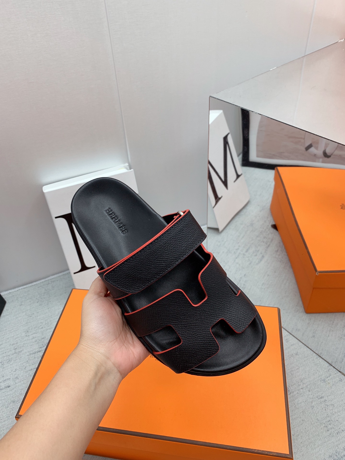 H**me5 Chypre Sandal Black For Men