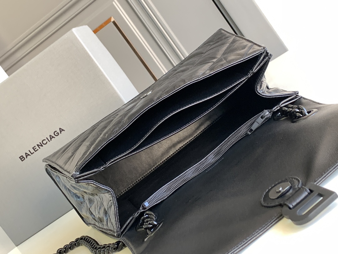 Ba1en*iaga Crush Medium Chain Bag Quilted In Black For Women 12.2in/31cm 716393210IY1000