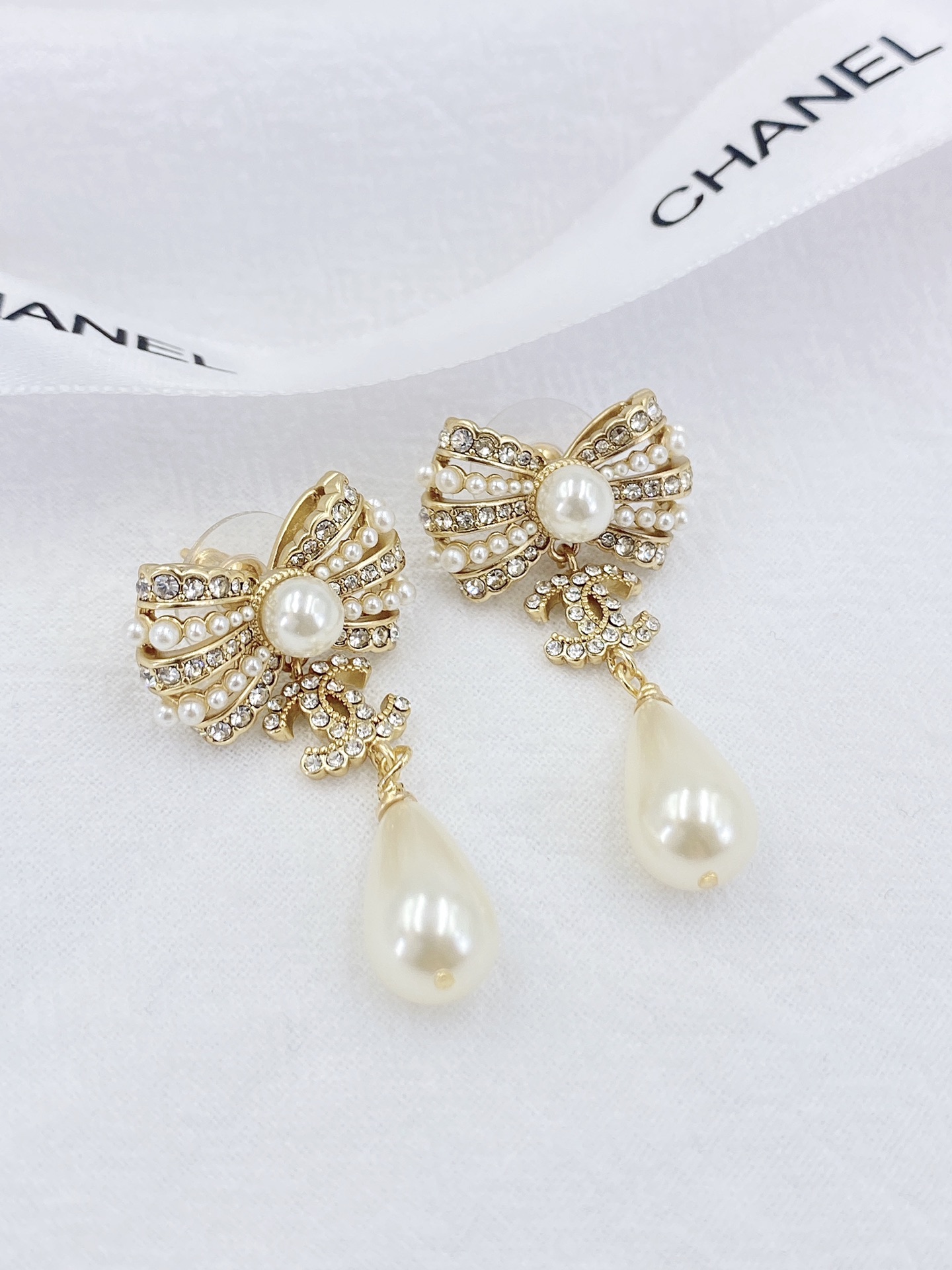 Ch**el Bowknot Peart Earrings Gold Tone For Women