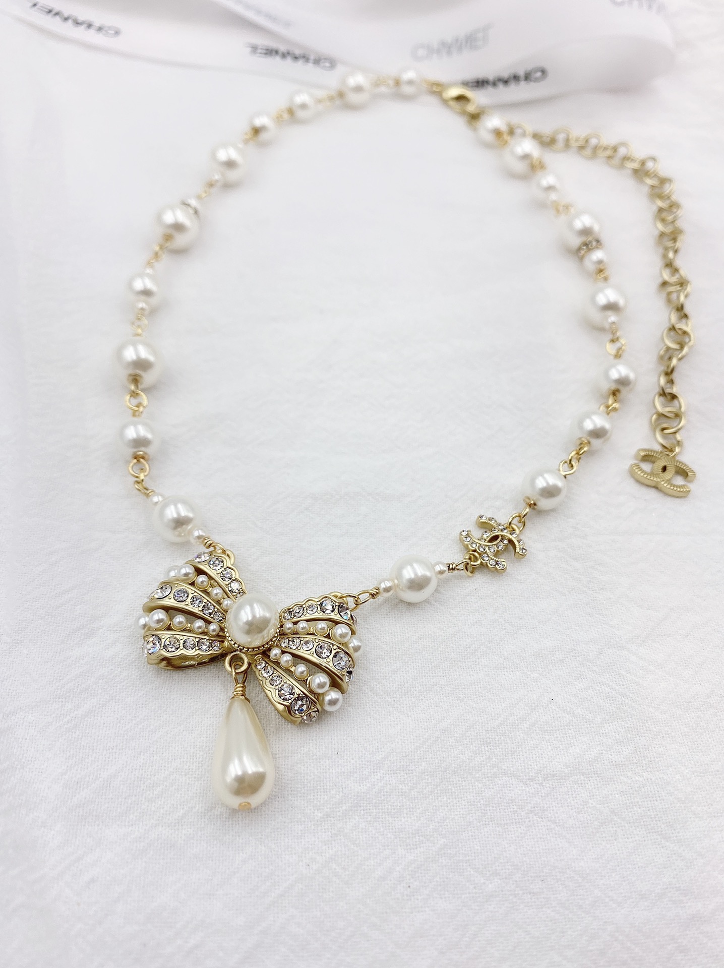Ch**el Bowknot Pendant Pearl Necklace Gold Tone For Women