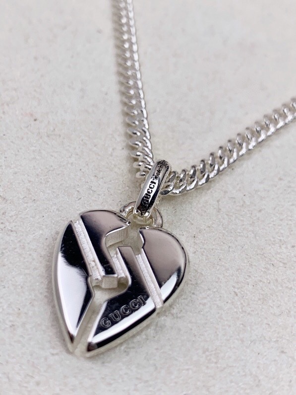 Gvc*1 Br0k*n Heart Necklace Silver Tone For Women