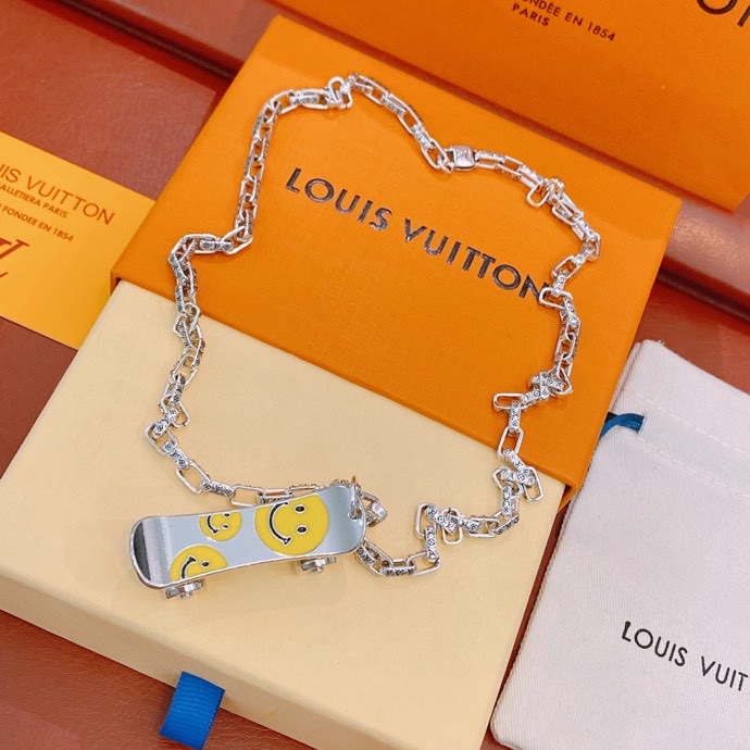 L0vis Vvtt0n Skateboard Necklace Silver For Women