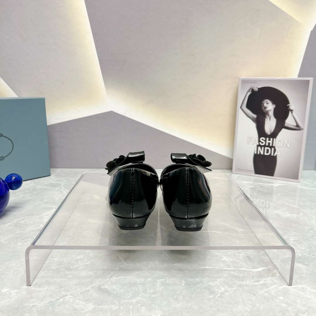 Pra*a Patent Pumps Black For Women