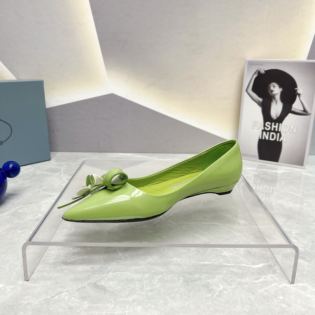 Pra*a Patent Pumps Green For Women