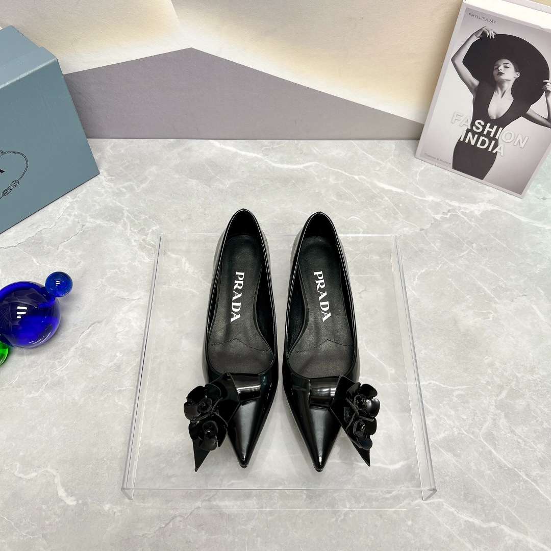 Pra*a Patent Pumps Black For Women