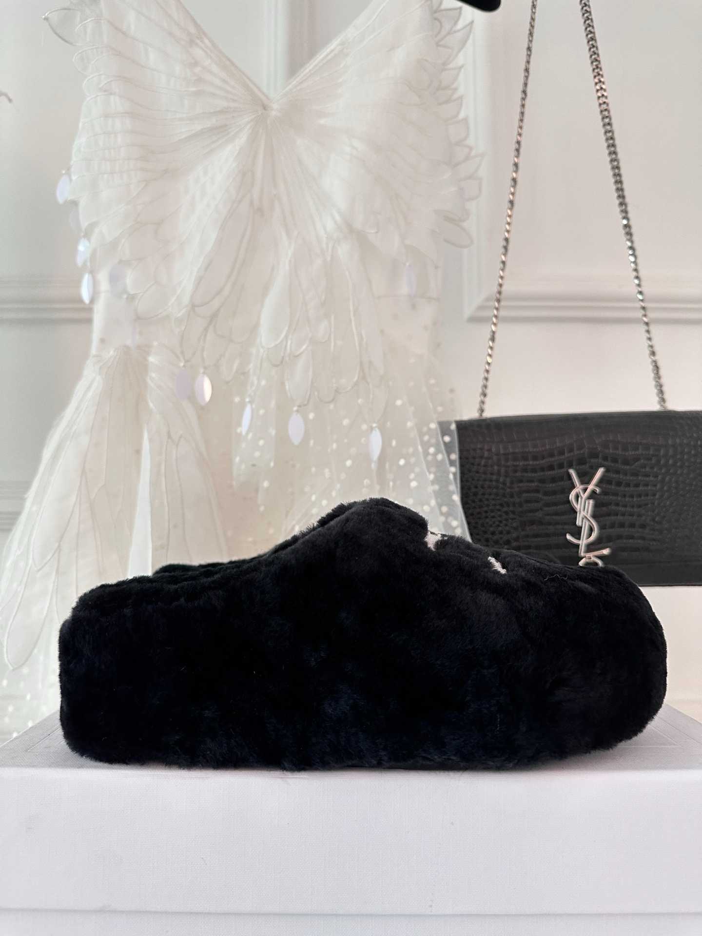 Ce1i*e Ce1i*e Fur Mule In Shearling Black For Women