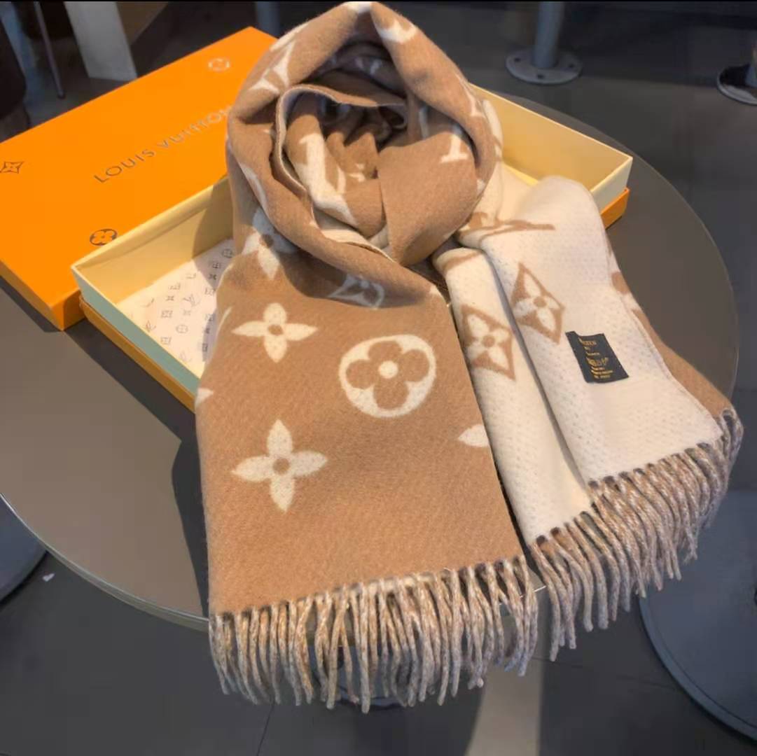 L0vis Vvtt0n LV Essential Scarf Brown For Women M77728