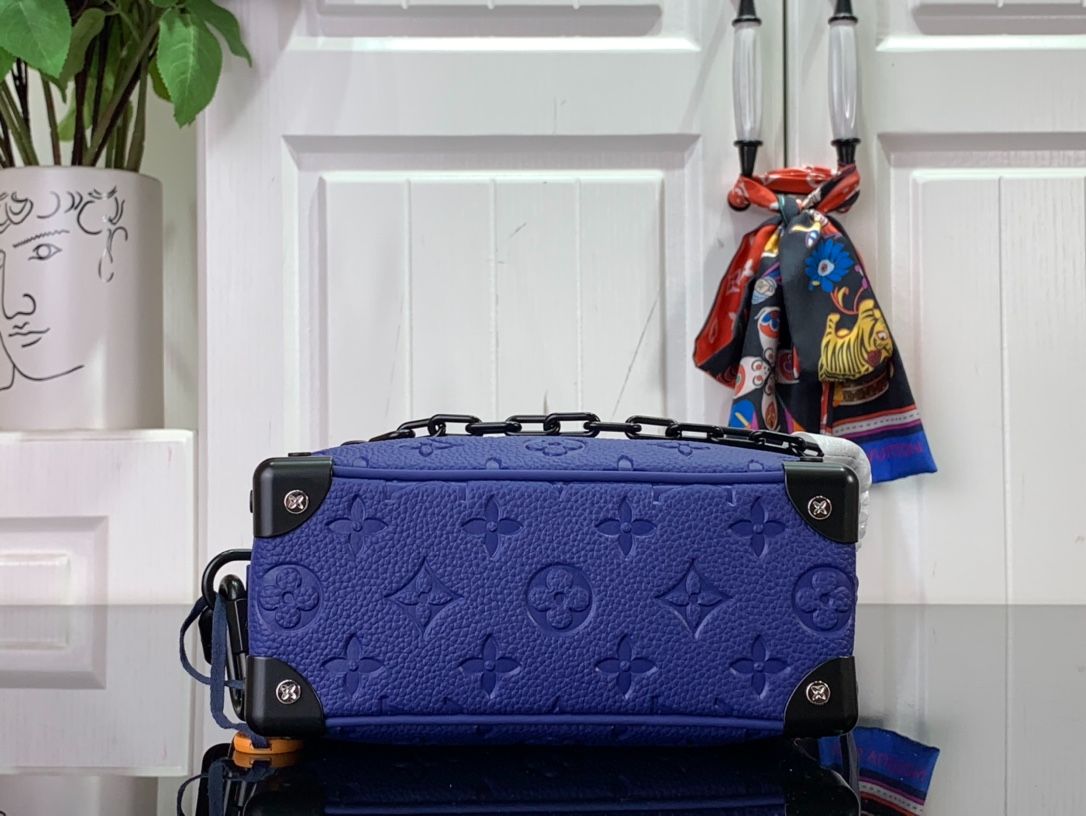 L0vis Vvtt0n Mini Soft Trunk Blue For Men 18.5cm/ 7.3 in M82558
