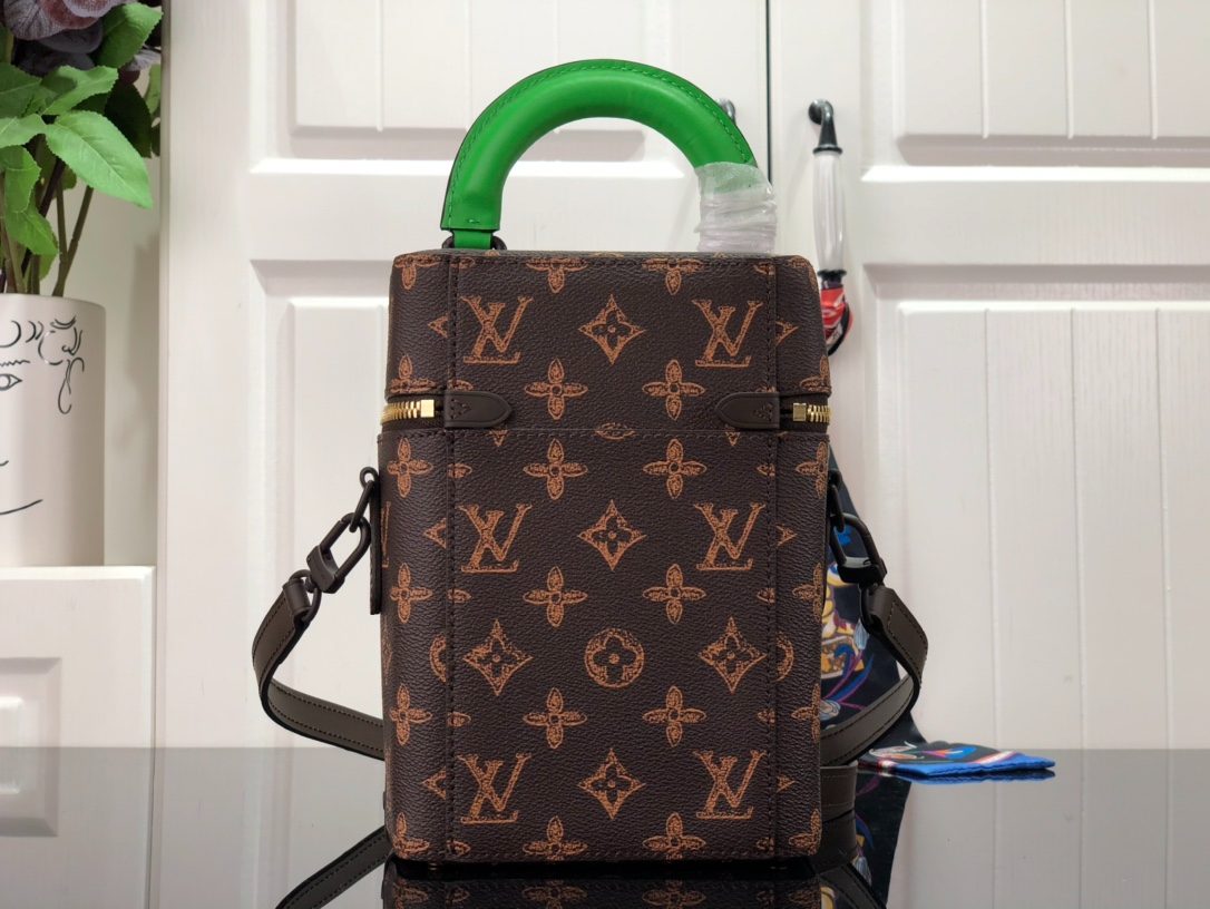 L0vis Vvtt0n Vertical Box Trunk Bag Monogram Brown For Women 8.6in/22cm