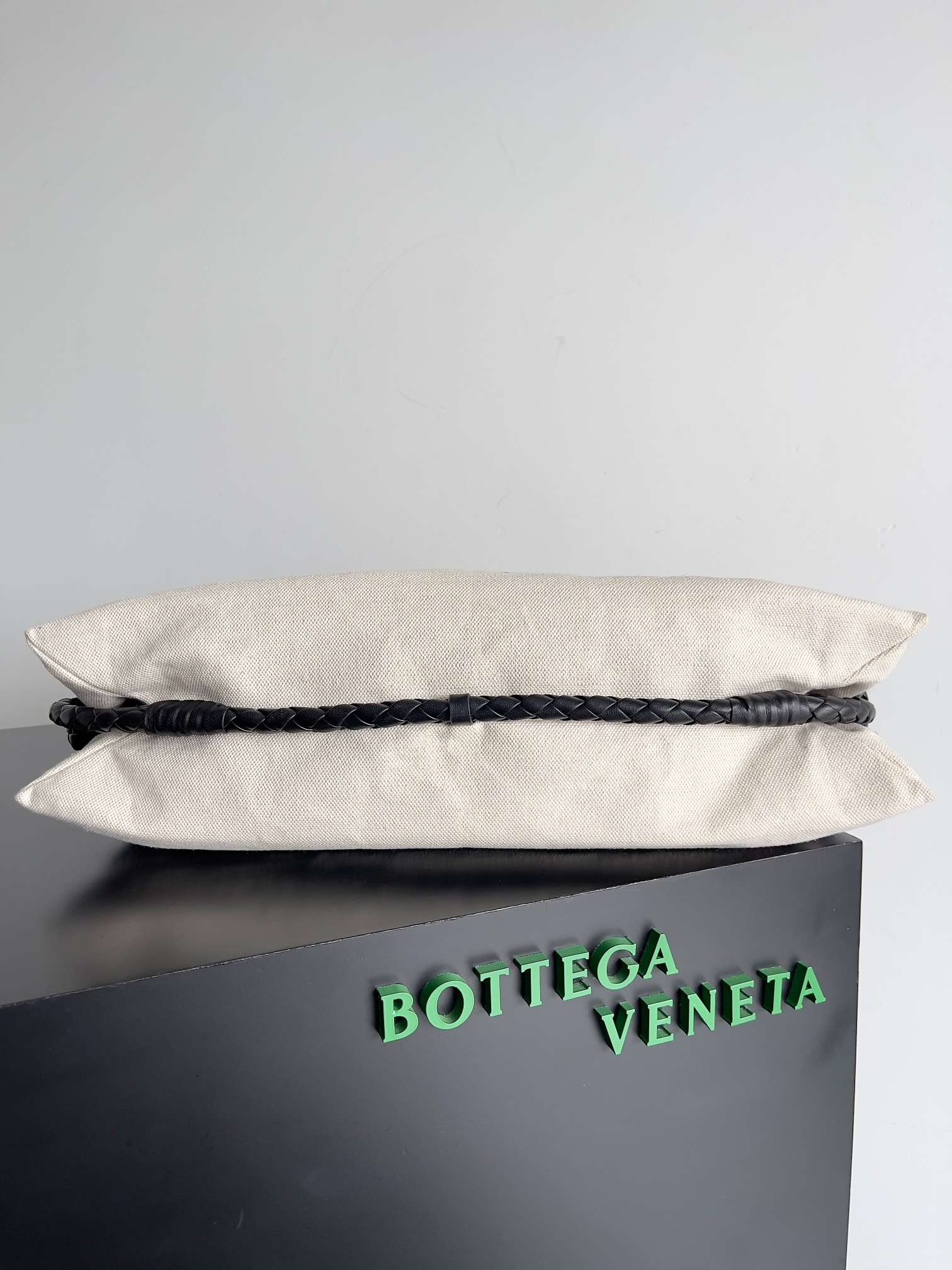 B0tt*ga Ven*ta Quadronno Shoulder Bag Cream For Women 18in/46cm