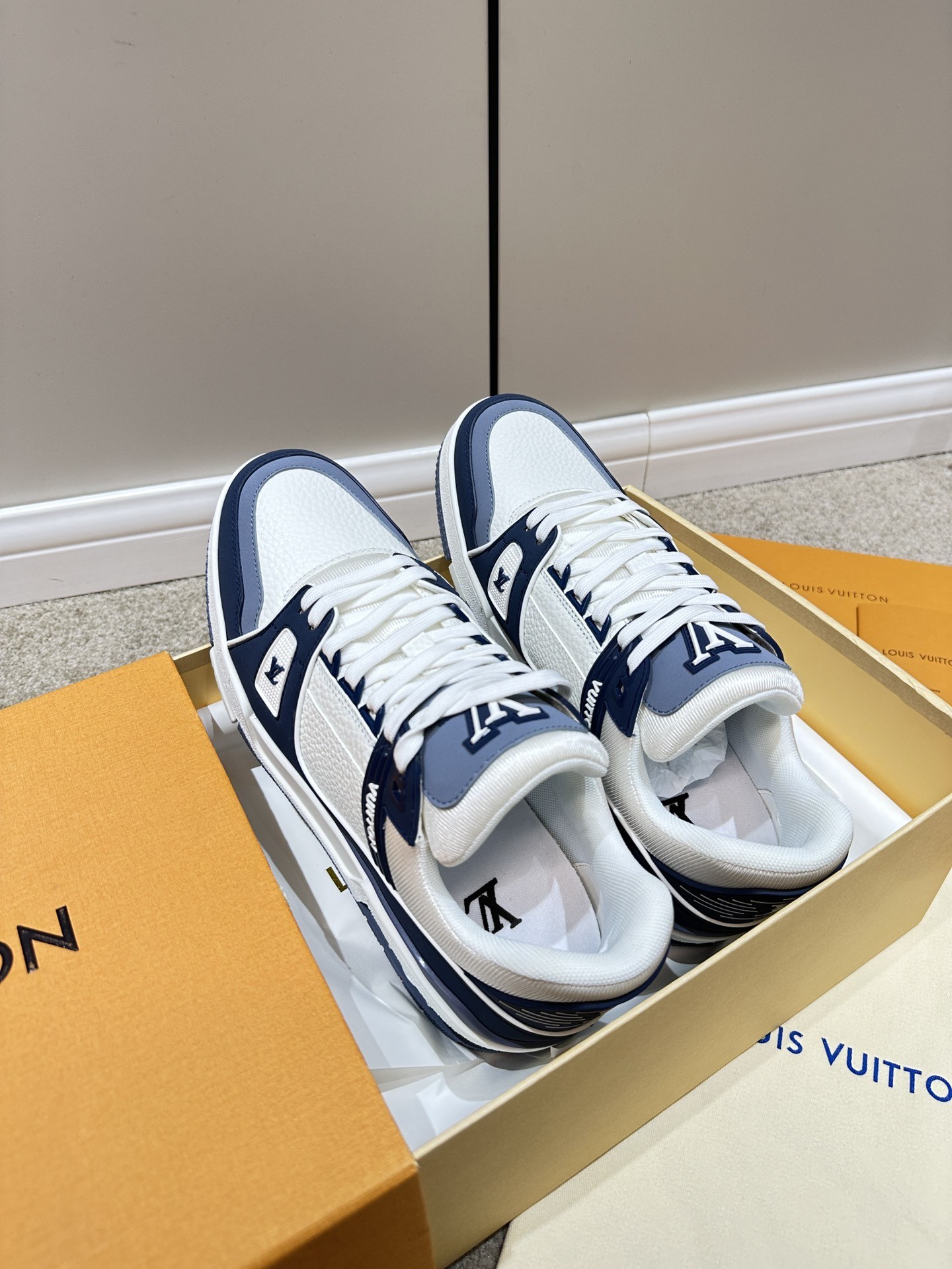 L0vis Vvtt0n LV Trainer Sneaker Blue For Women