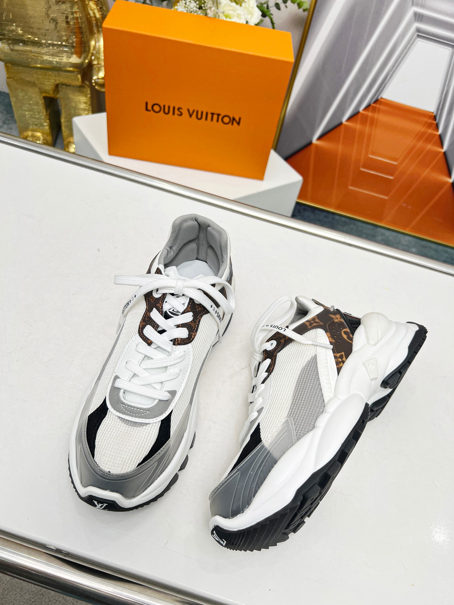 L0vis Vvtt0n Run 55 Sneaker White For Women 1AASDF