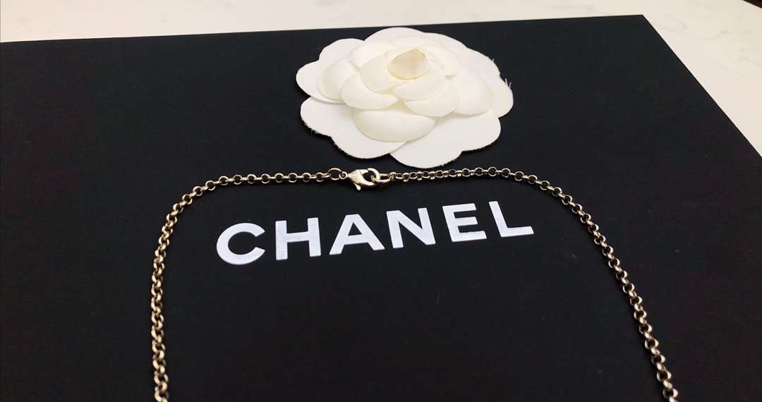 Ch**el Hollow C Double Heart-Shaped Short Necklace Gold For Women