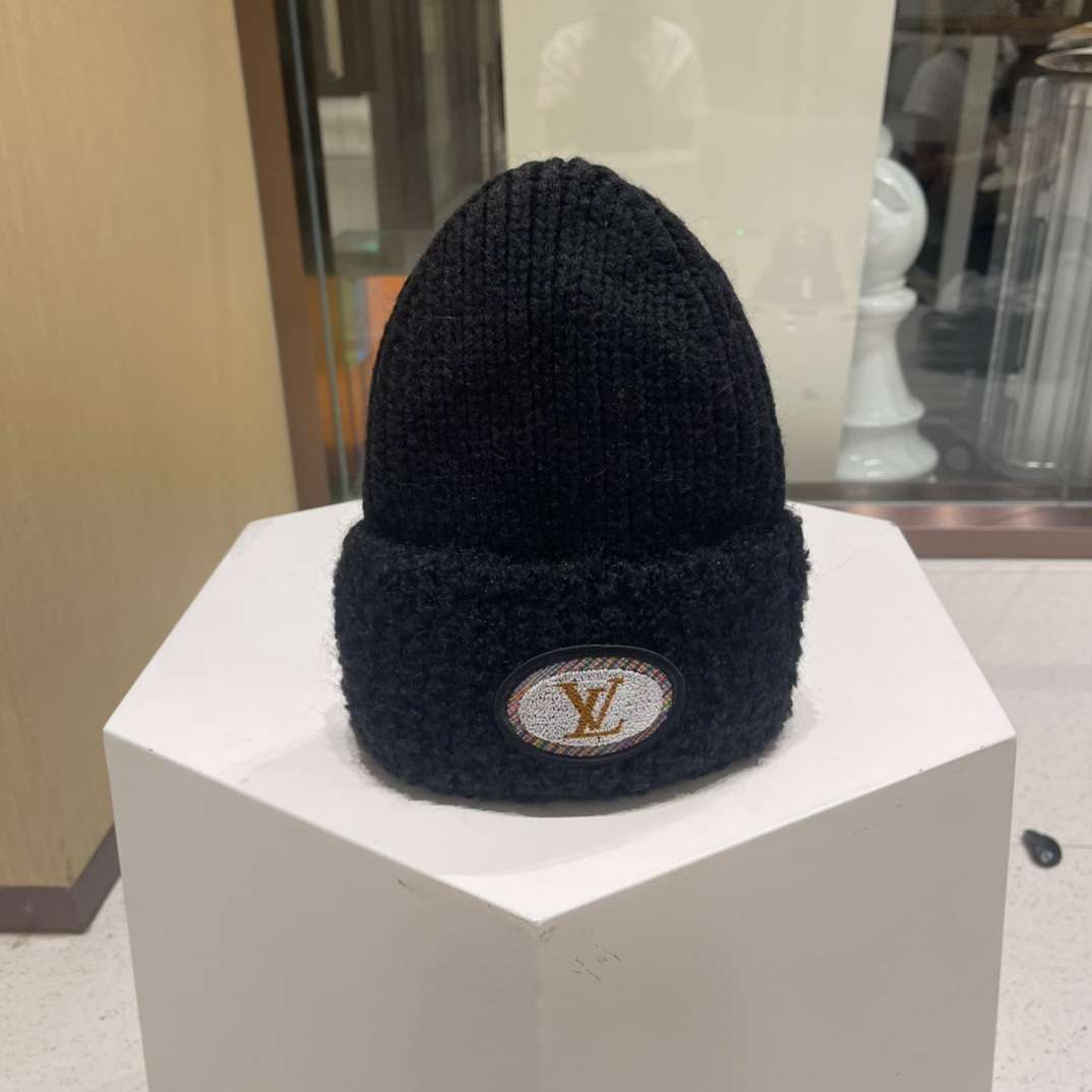 L0vis Vvtt0n Ahead Beanie Black For Women