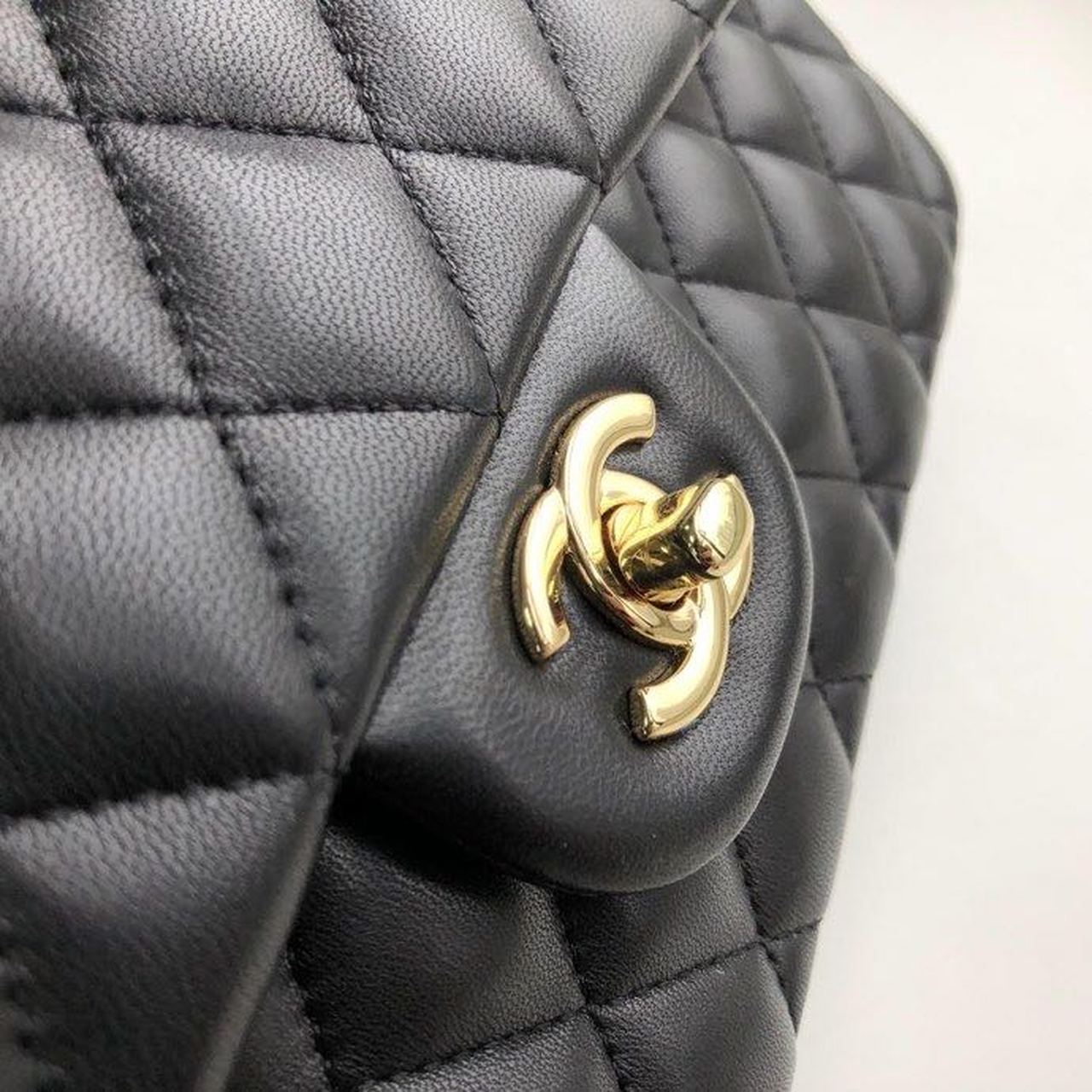 Ch**el Classic Handbag Gold Toned Hardware Black For Women, Women’s Bags, Shoulder And Crossbody Bags 10in/25.5cm A01112
