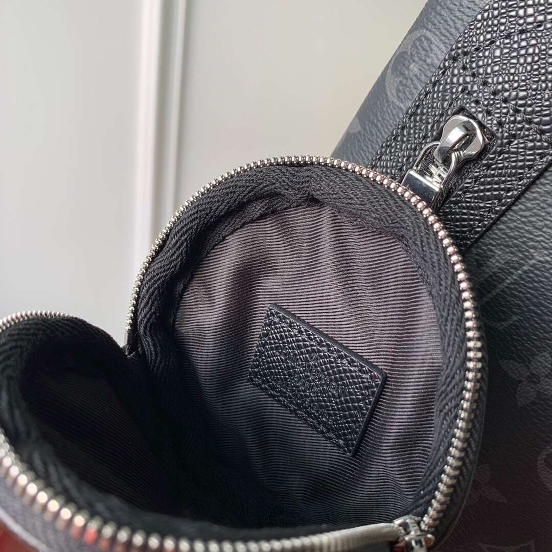 L0vis Vvtt0n Duo Slingbag Black For Men 42cm / 16.5in M30936