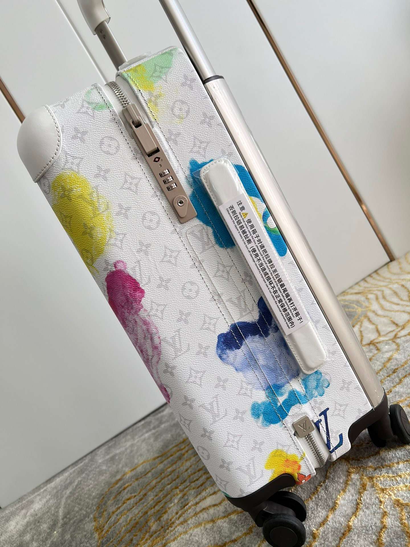 L0vis Vvtt0n Horizon 55 Flower White 21.7in/55cm