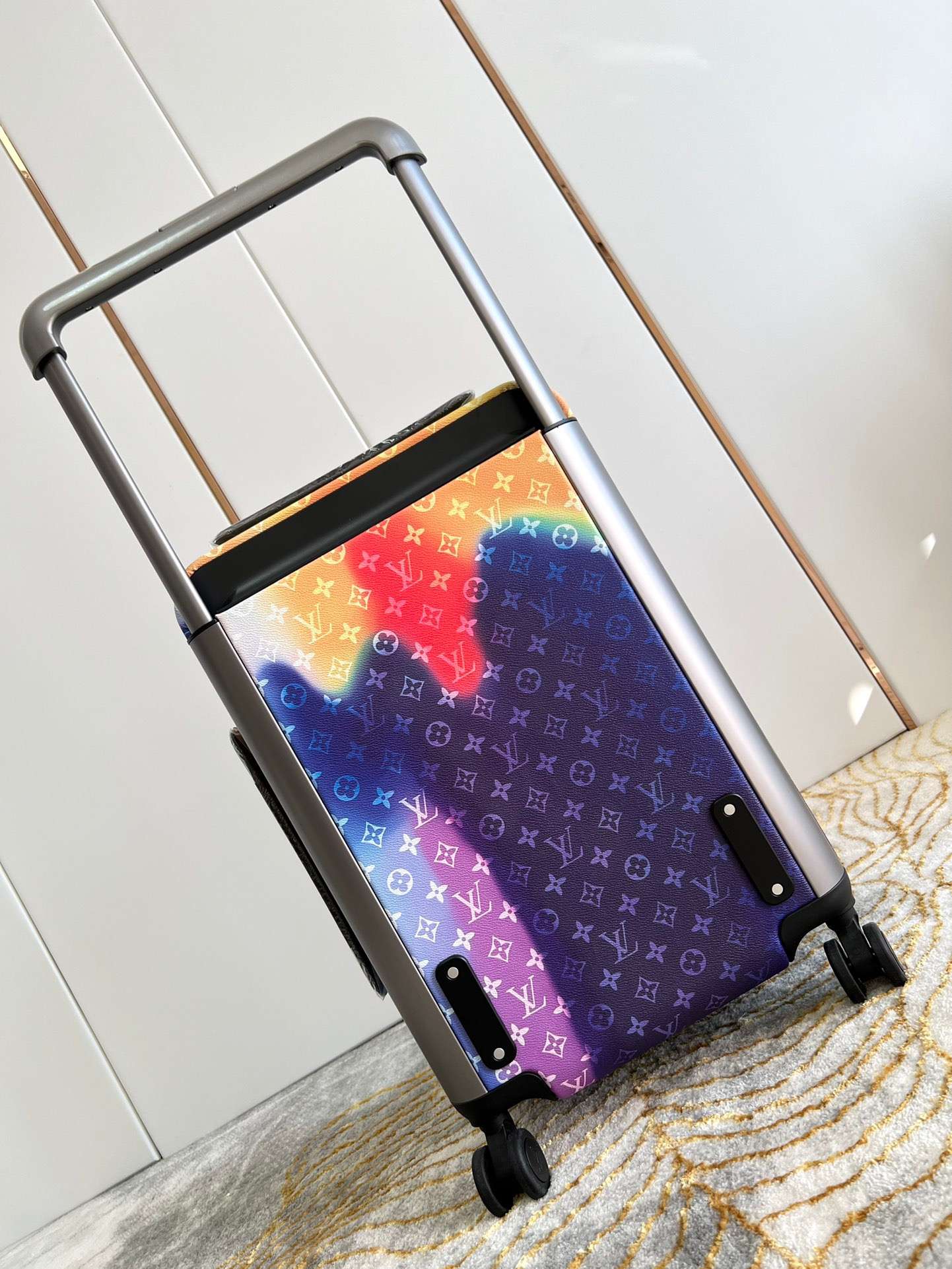 L0vis Vvtt0n Monogram Horizon 55 Blue 21.7in/55cm