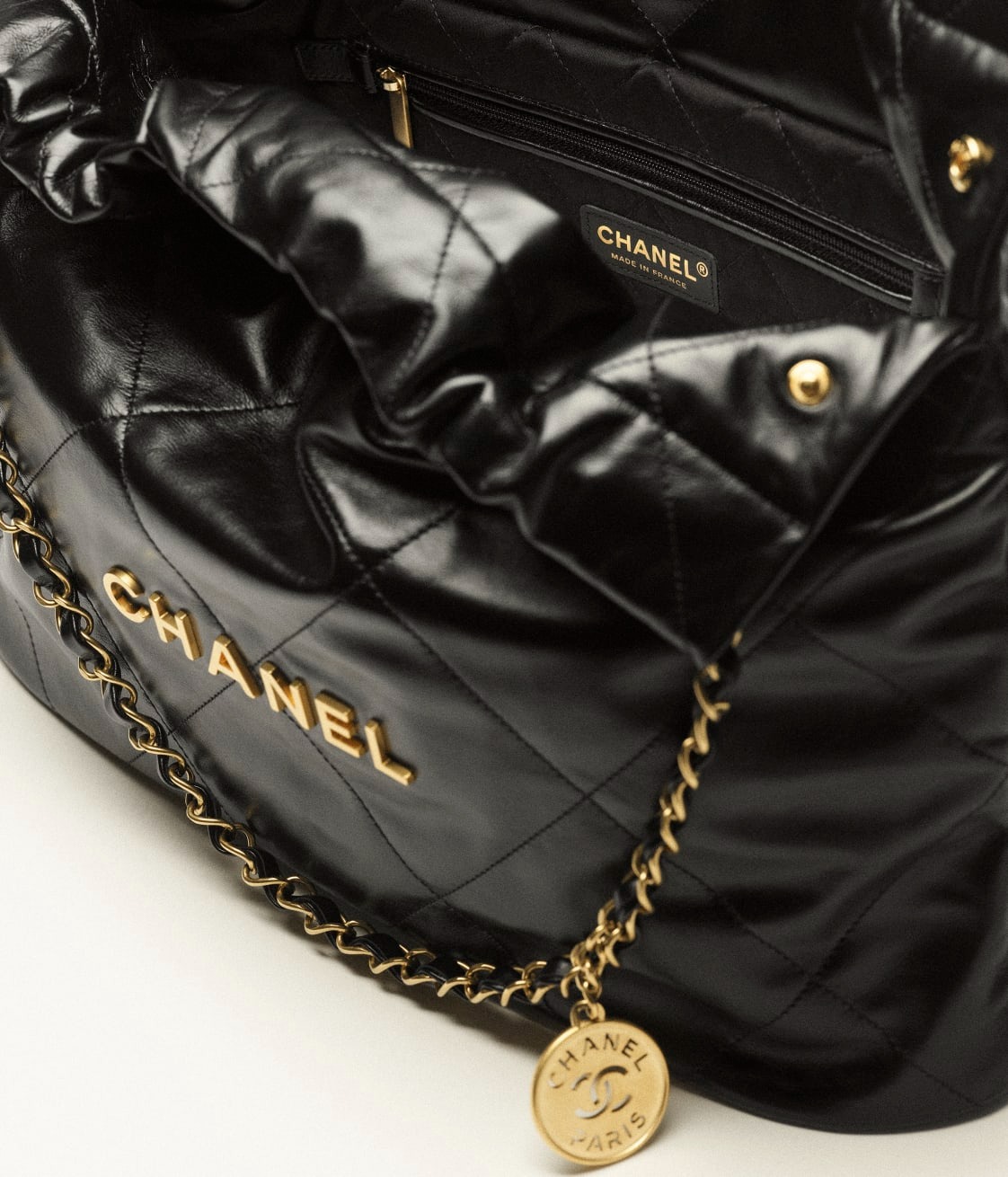 [True-to-ORIGINAL] Ch**el 22 Bag Black For Women AS3261 B08037 94305- 16.4 Inches/42 Cm
