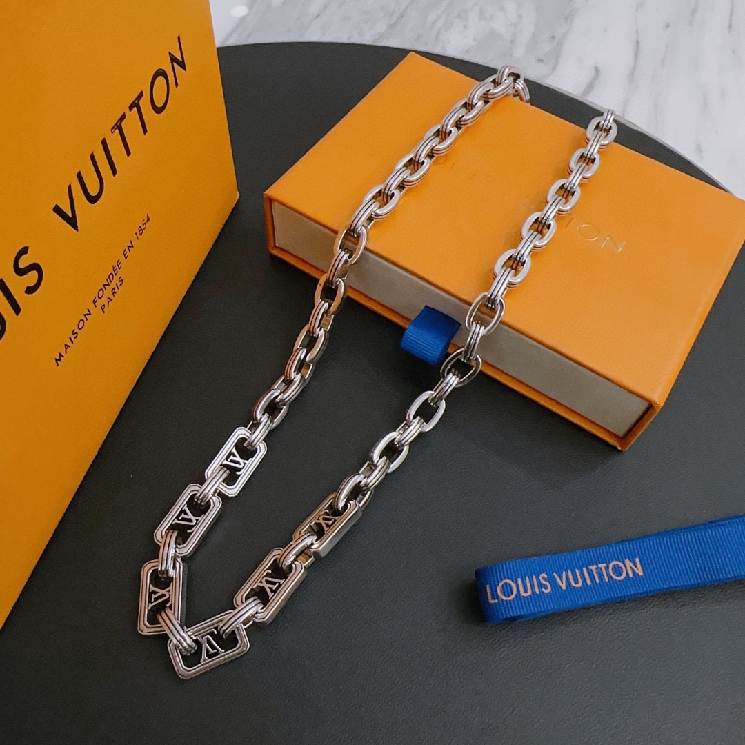 L0vis Vvtt0n Retro Necklace Silver For Women