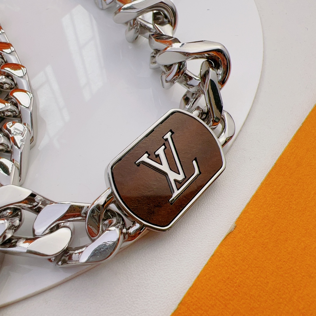 L0vis Vvtt0n Shades Necklace Silver For Women
