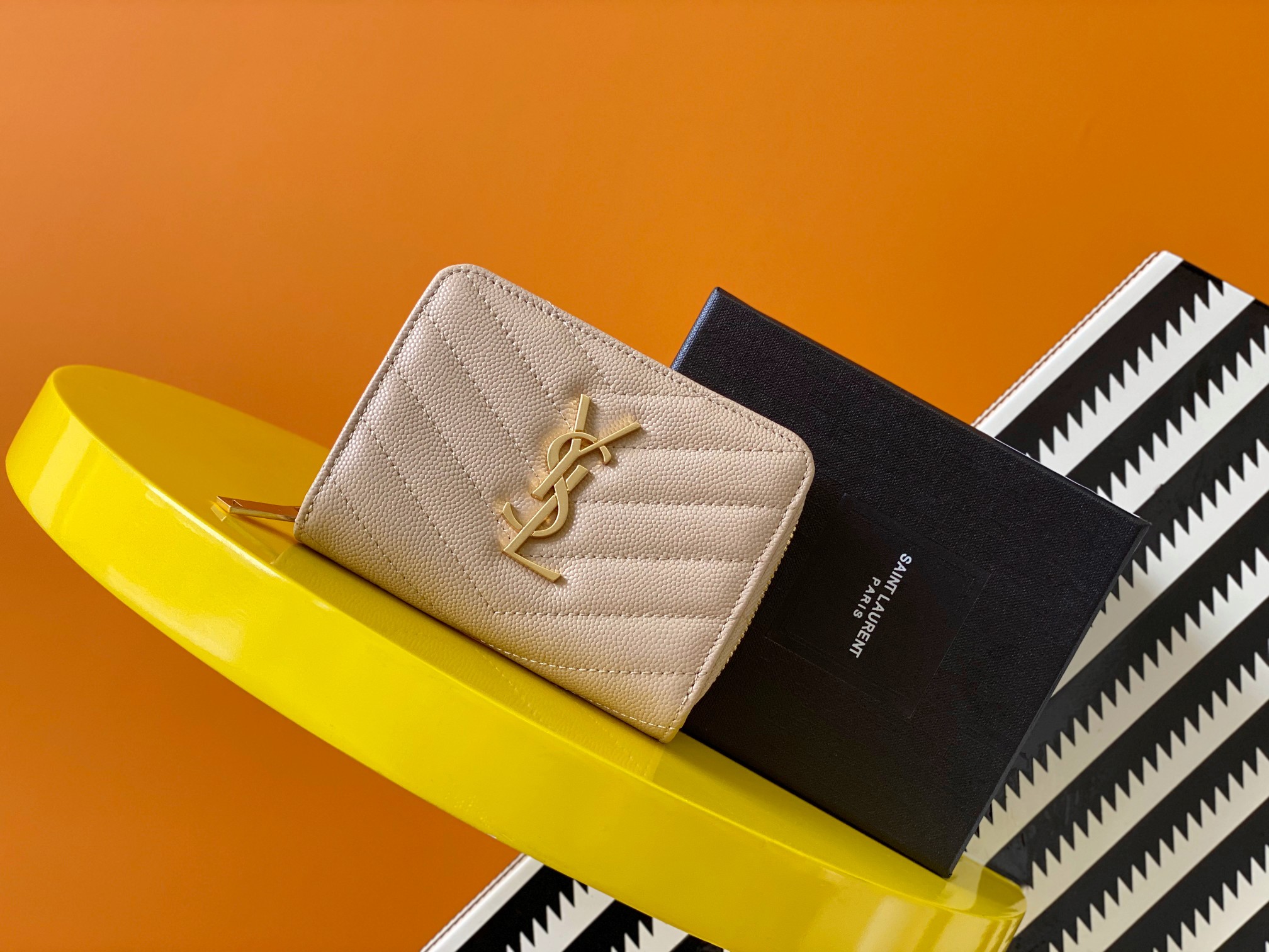 Sa1nt Lau*nt Cassandre Matelaseé Compact Zip Around Wallet Dark Beige For Women 4.7in/12cm 668288BOW012721 Y51