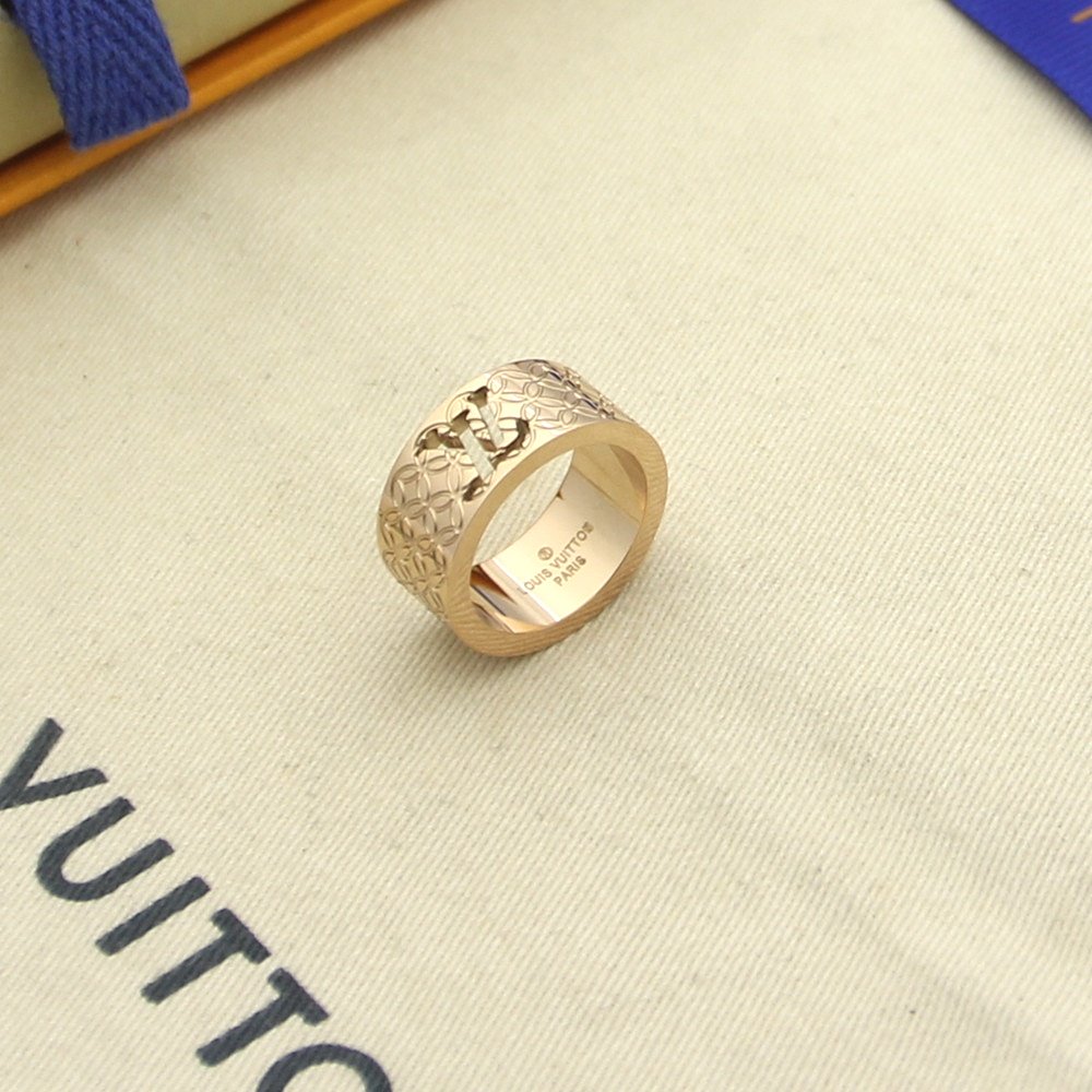 L0vis Vvtt0n Ring
