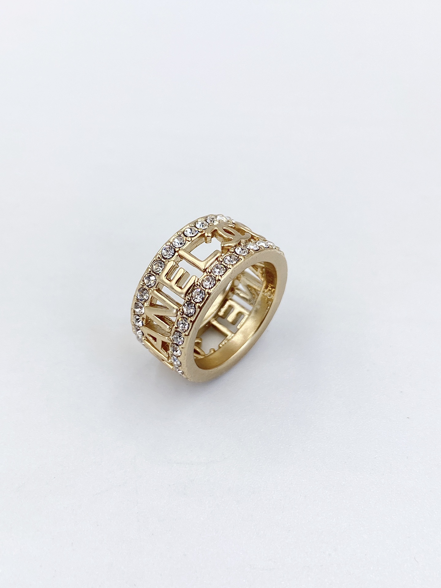 Ch**el Ring