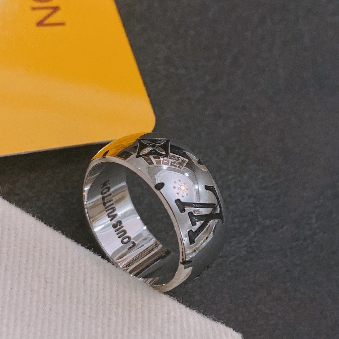 L0vis Vvtt0n Ring
