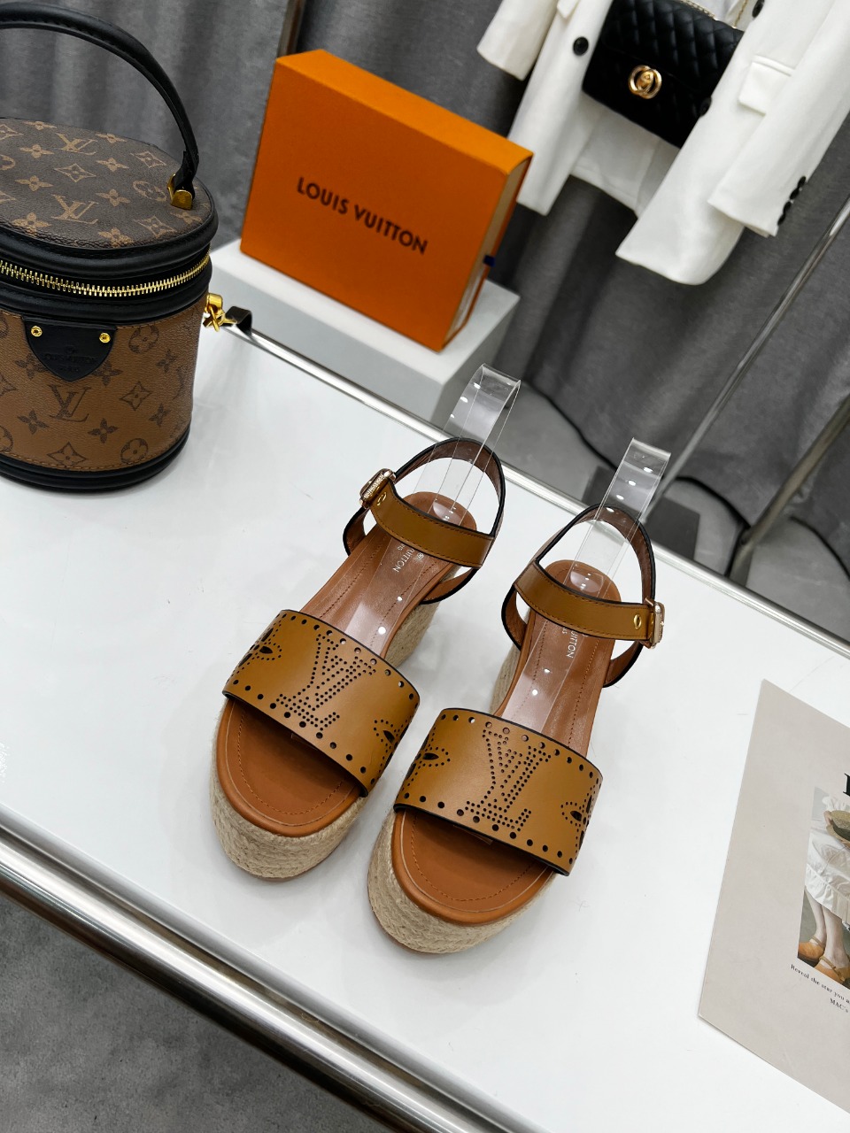 L0vis Vvtt0n Women’s Starboard Wedge Sandal Brown For Women LV 1A9PLN