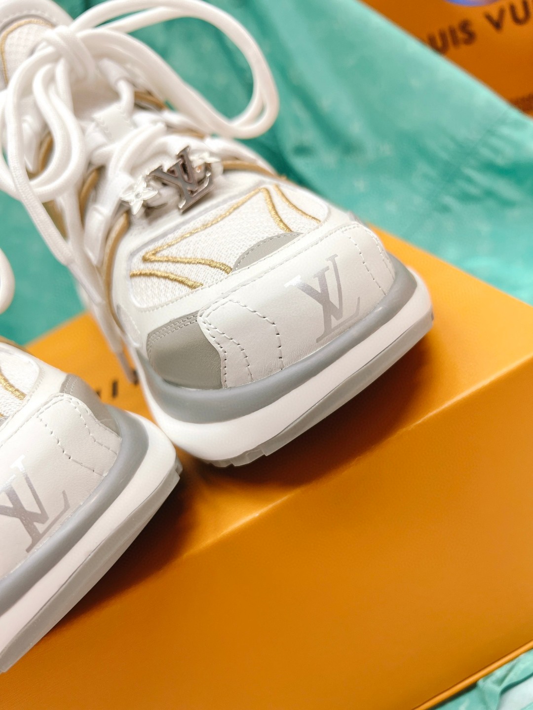 L0vis Vvtt0n LV Archlight Sneaker White For Women