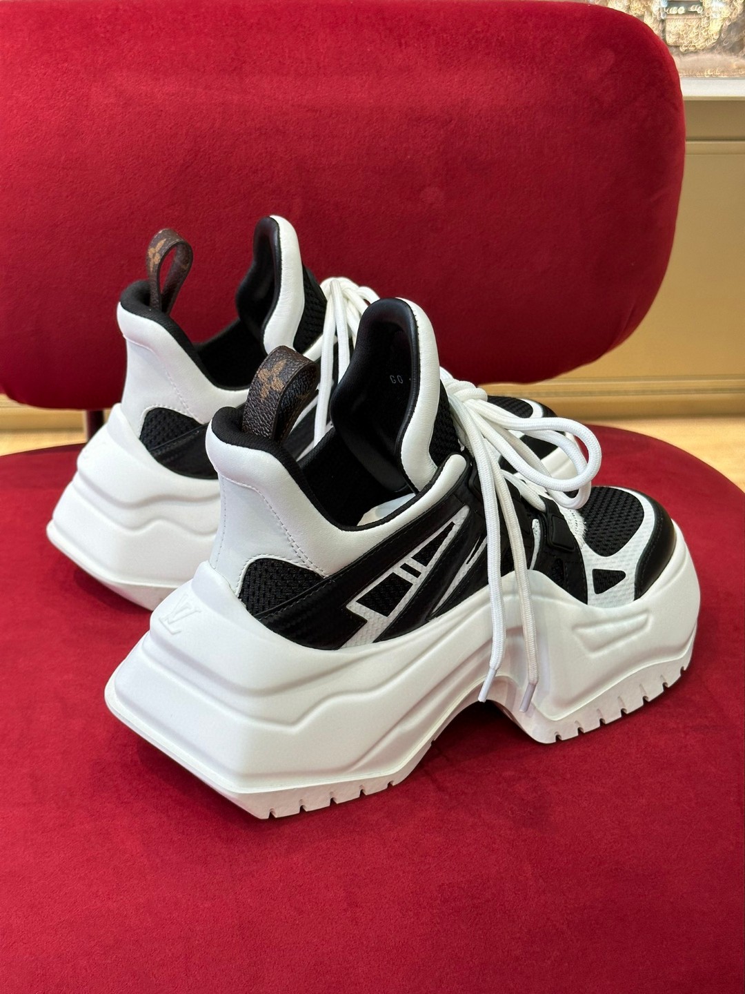 L0vis Vvtt0n LV Archlight Sneaker Black For Women