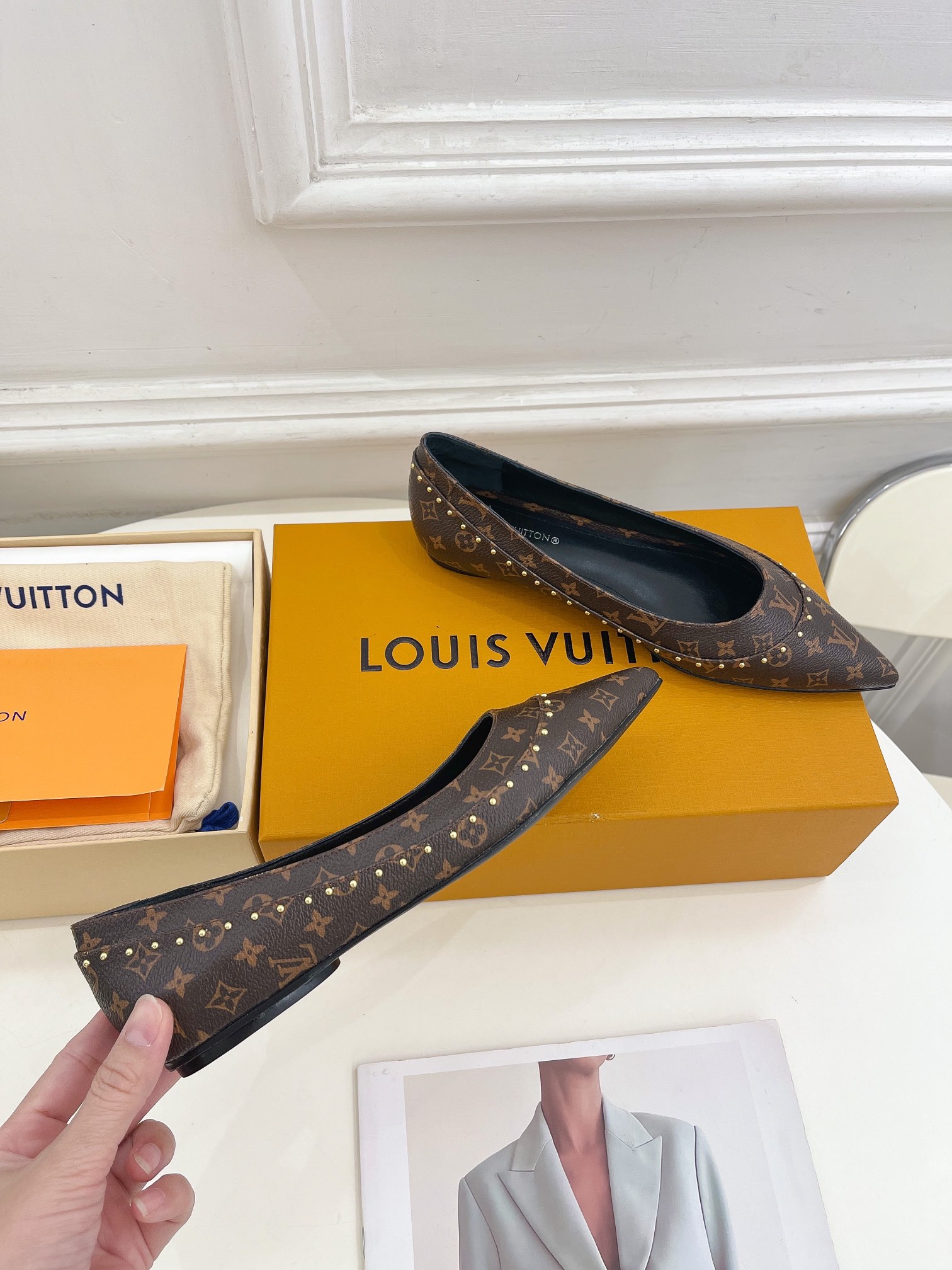 L0vis Vvtt0n Signature Flat Ballerina Brown For Women