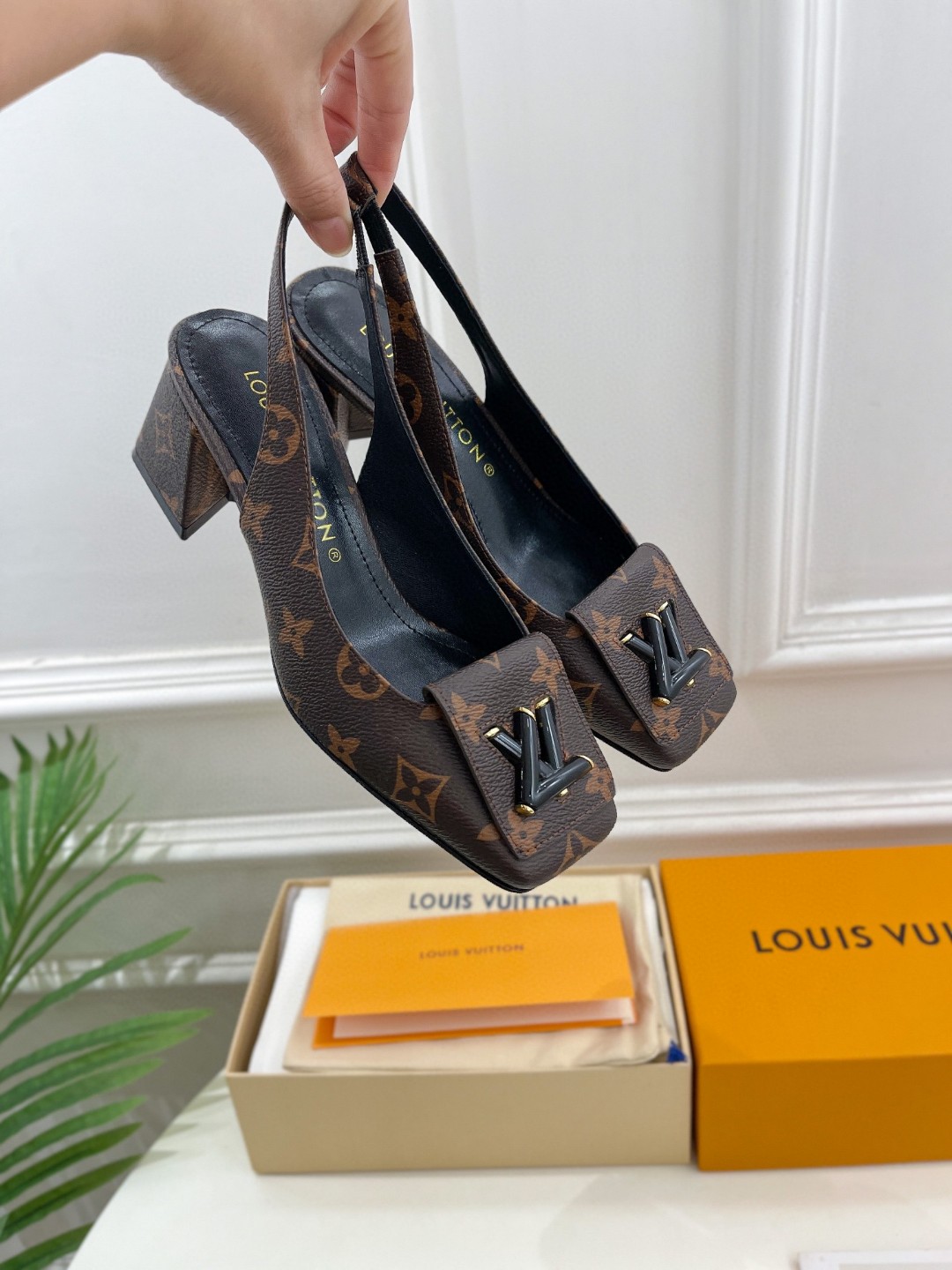 L0vis Vvtt0n Shake Slingback Pump Brown For Women