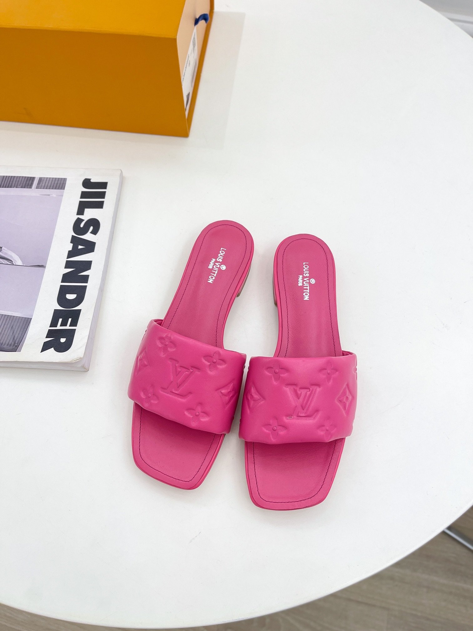 L0vis Vvtt0n Women’s Revival Flat Mule Pink For Women LV 1A9PAX