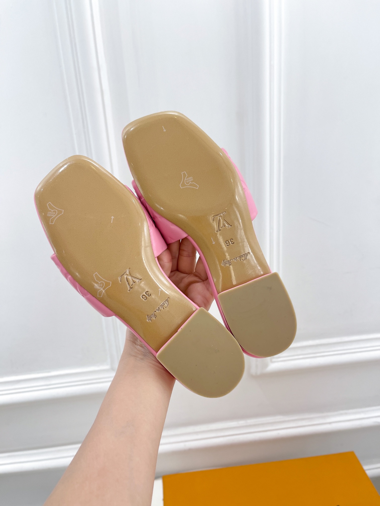 L0vis Vvtt0n Women’s Revival Flat Mule Light Pink For Women LV 1A9PA1