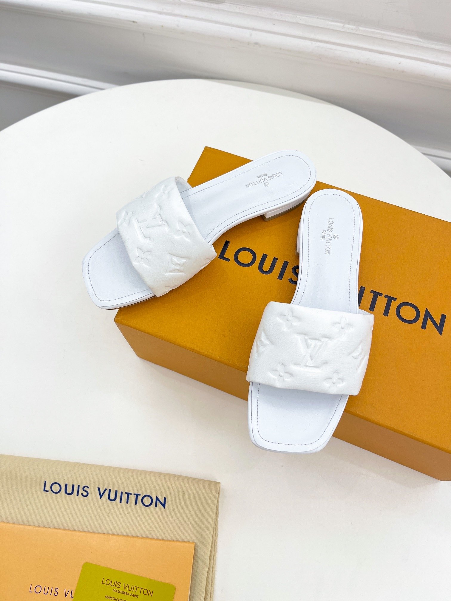 L0vis Vvtt0n Women’s Revival Flat Mule White For Women LV 1A9P4P