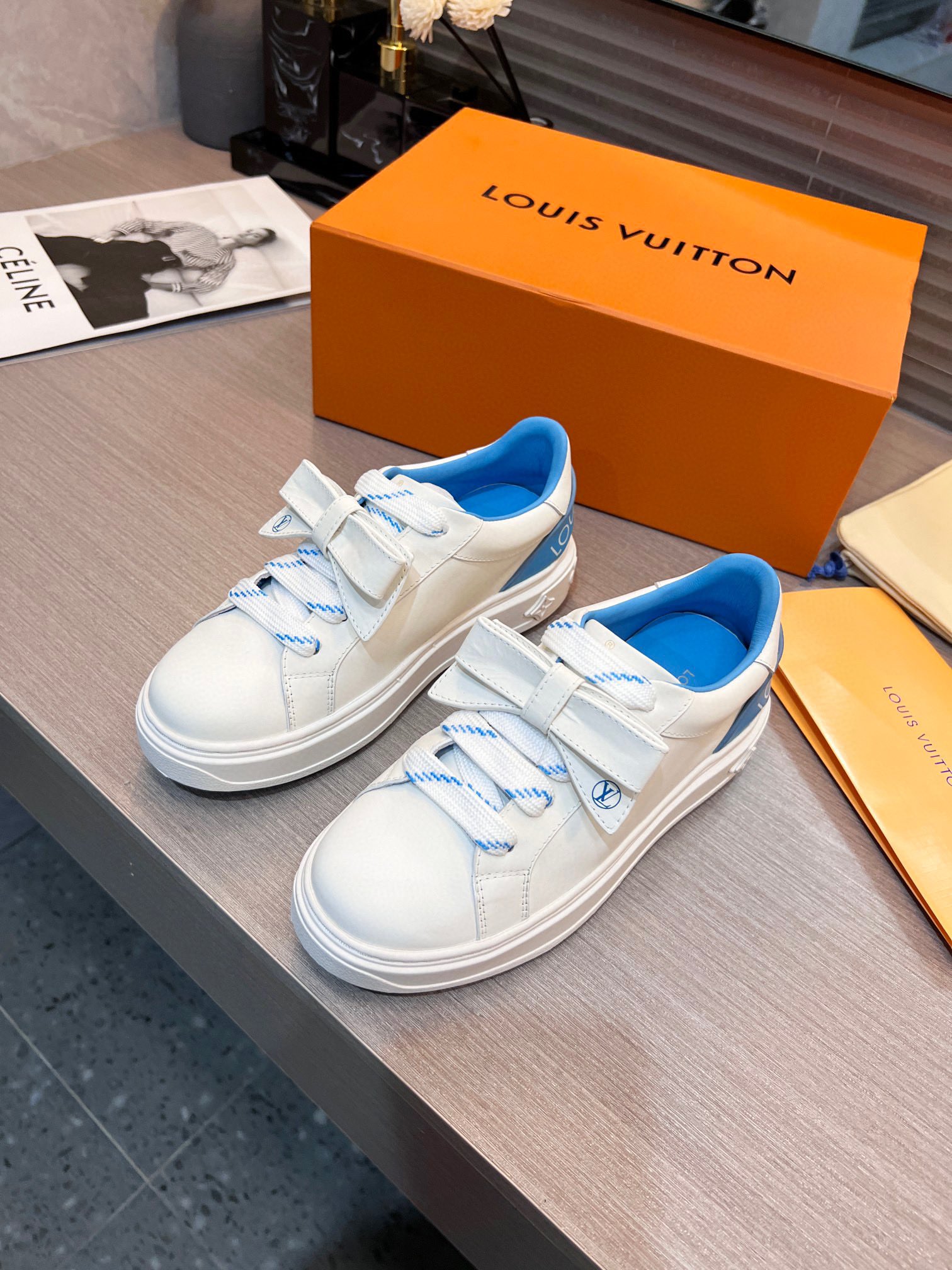 L0vis Vvtt0n Women’s Time Out Sneaker Blue For Women LV
