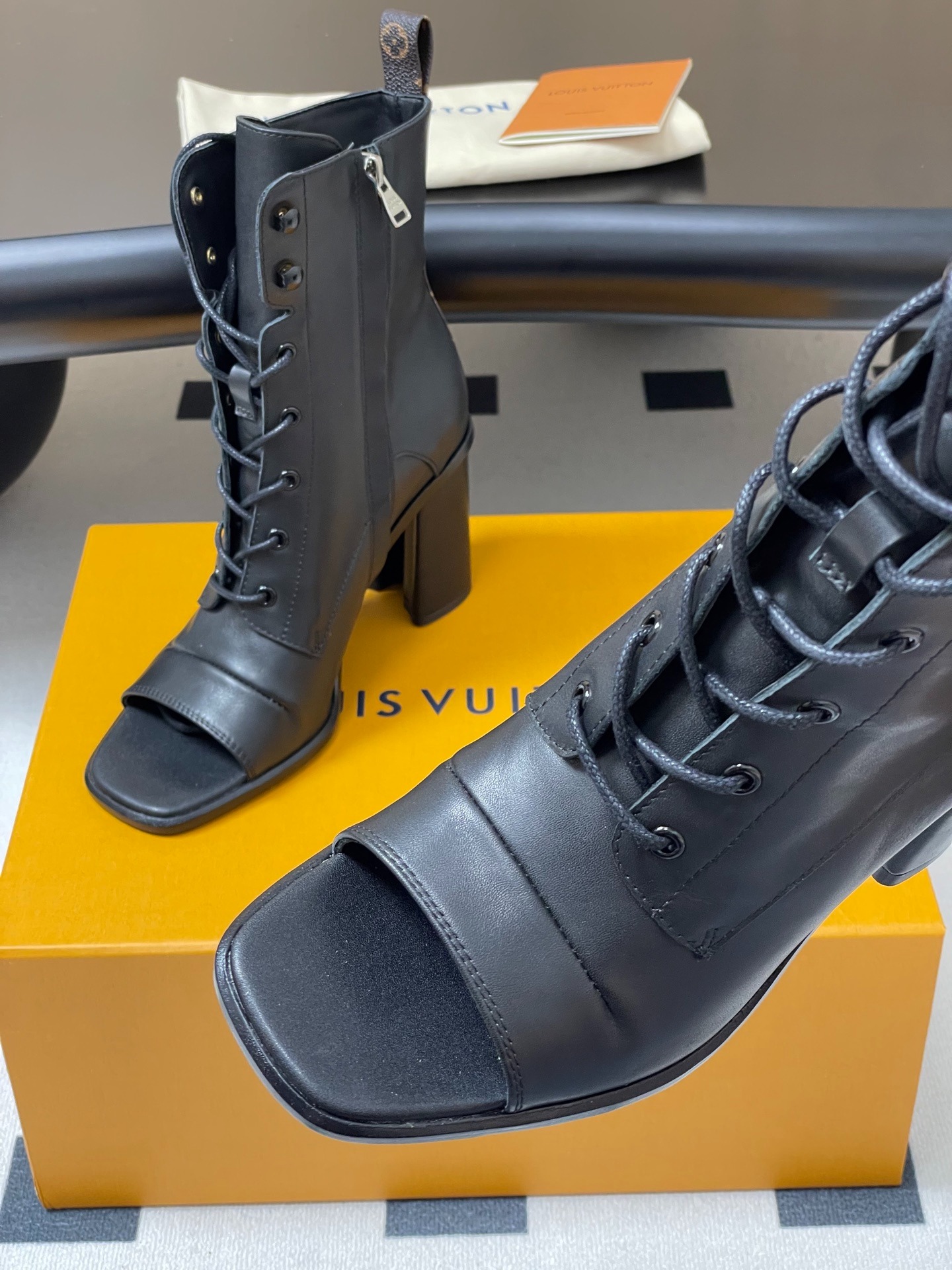 L0vis Vvtt0n Berlin Open Toe Ankle Boots Black For Women 1AIBRU
