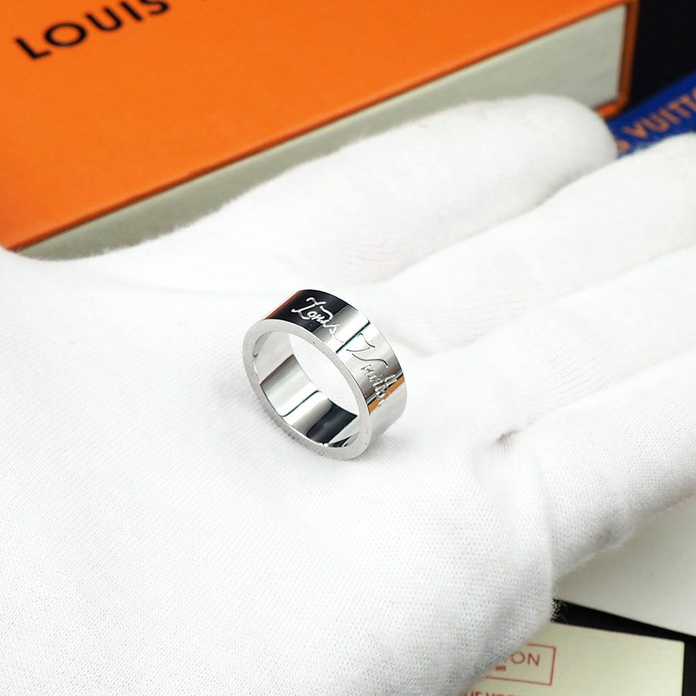 L0vis Vvtt0n Ring