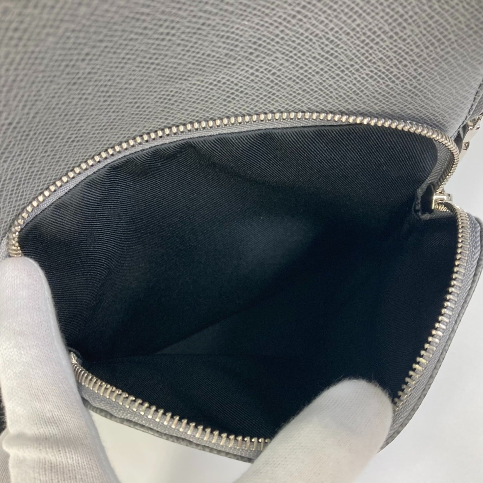 L0vis Vvtt0n Avenue Sling Bag Taiga Grey For Men, Men’s Bags, Crossbody Bags 12.2in/31cm LV M30801