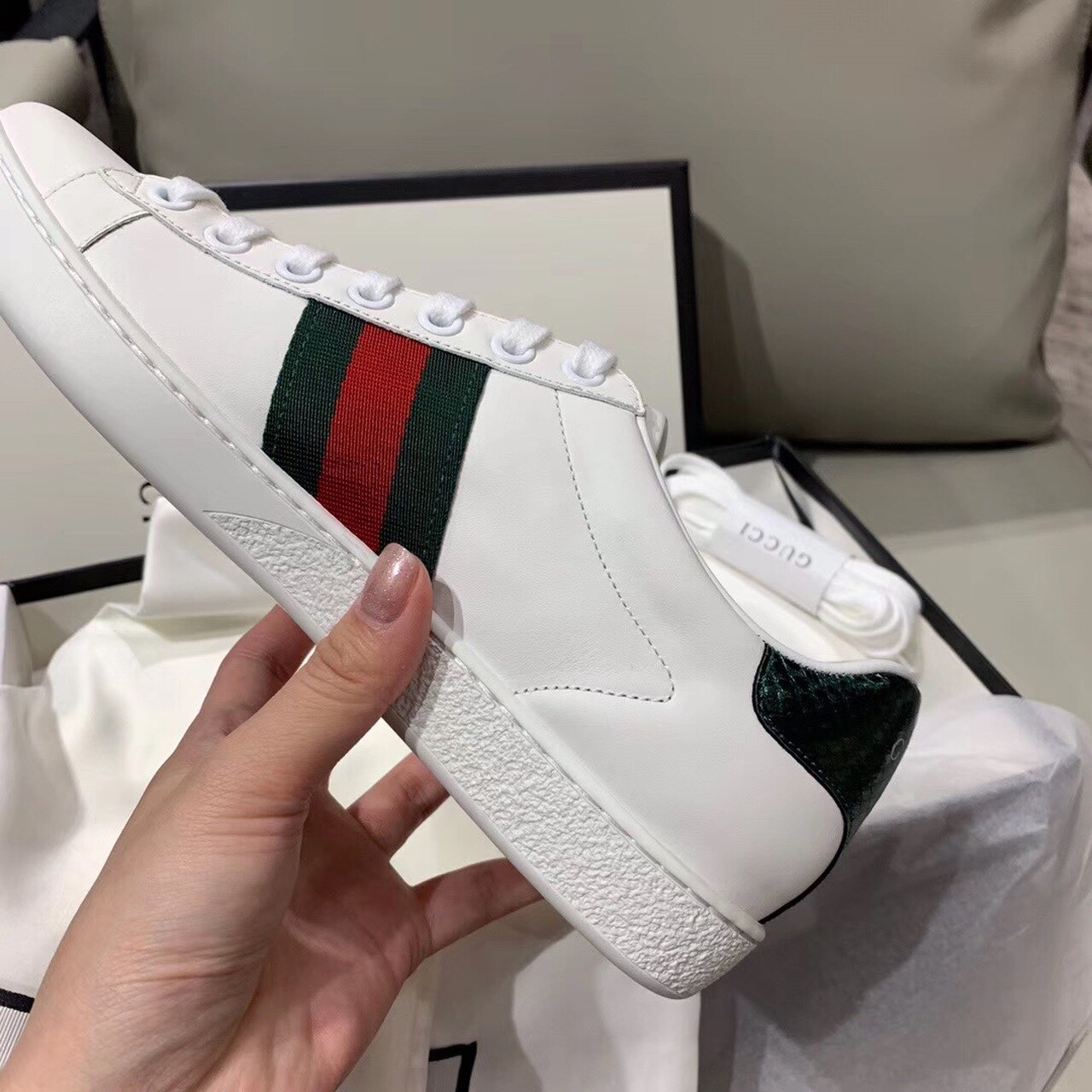 Gvc*1 Women’s Ace Sneaker With Bee White For Women GG 431942 02JP0 9064