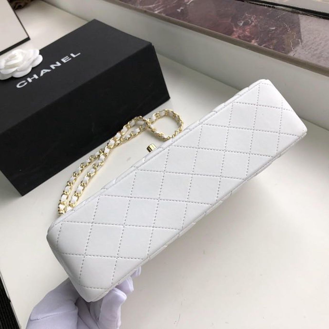 Ch**el Classic Handbag Gold Toned Hardware White For Women, Women’s Bags, Shoulder And Crossbody Bags 10.2in/26cm A01112