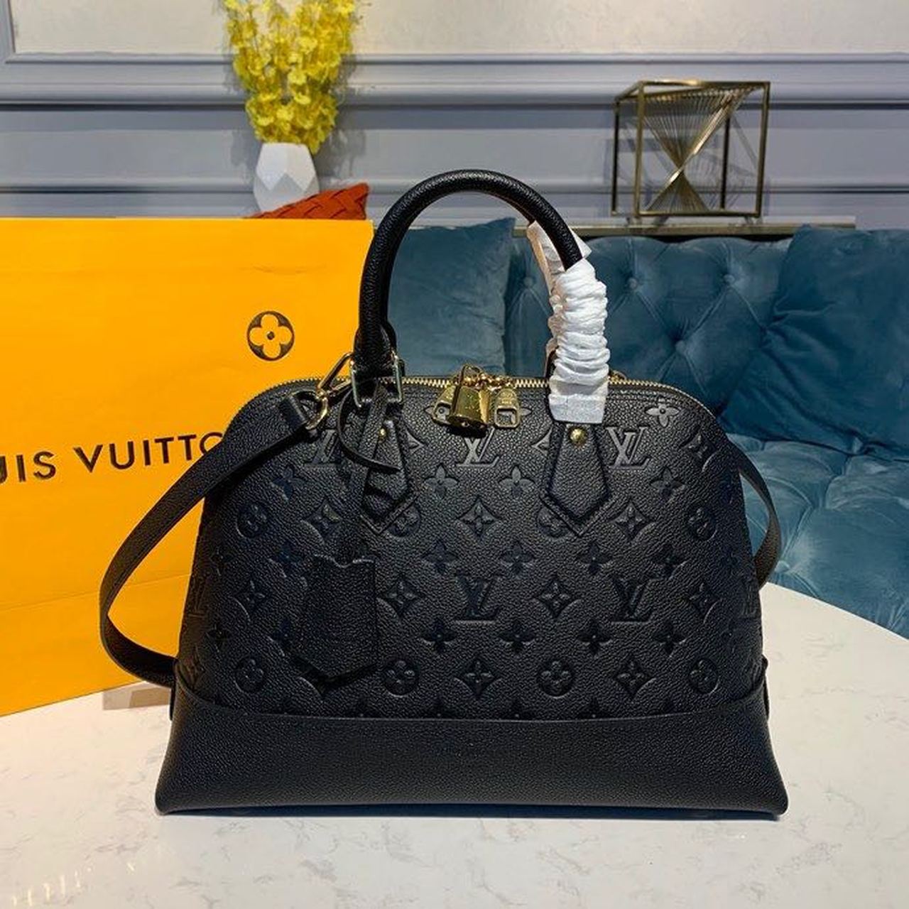 L0vis Vvtt0n Neo Alma Bag 32cm Monogram Empreinte Canvas Spring/Summer Collection M44832, Black