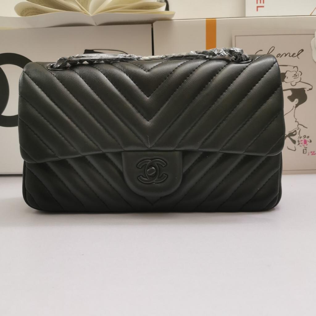 Ch**el Chevron Classic Handbag Black Hardware Black For Women, Women’s Bags, Shoulder And Crossbody Bags 10.2in/26cm