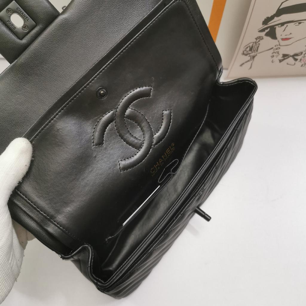 Ch**el Chevron Classic Handbag Black Hardware Black For Women, Women’s Bags, Shoulder And Crossbody Bags 10.2in/26cm